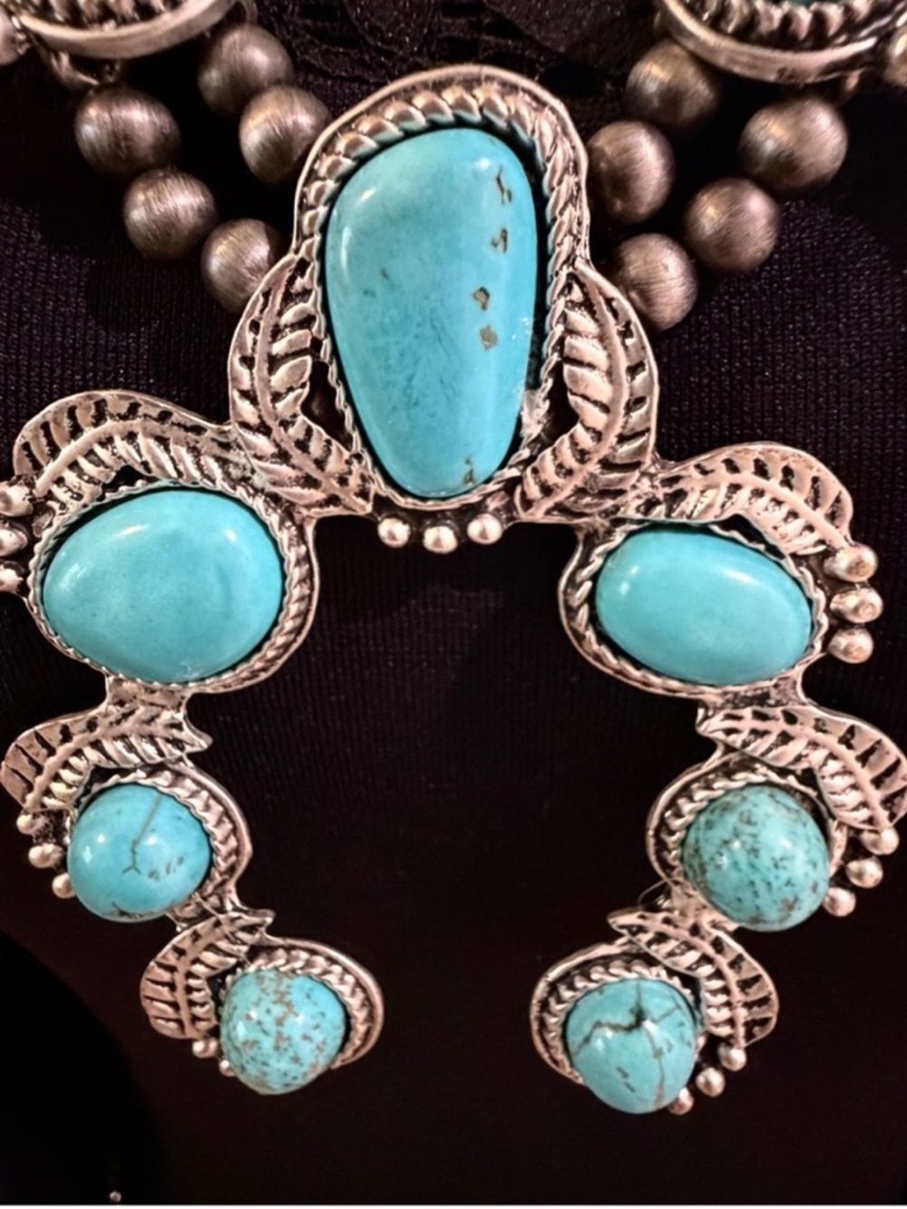 Squash Blossom Navajo Style
Faux Turquoise Silver Tone
Necklace non magnetic - Picture 4 of 12